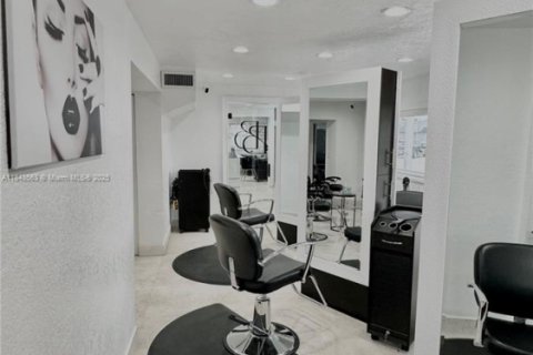 Propiedad comercial en venta en Miami, Florida № 1851969 - foto 9