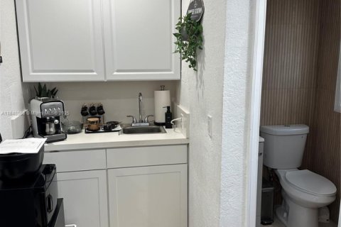 Propiedad comercial en venta en Miami, Florida № 1851969 - foto 19