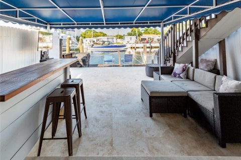 Townhouse in North Miami, Florida 2 bedrooms, 134.15 sq.m. № 1889950 - photo 13