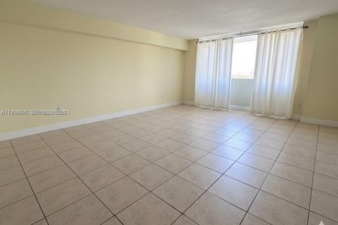 Condominio en venta en Miami, Florida, 1 dormitorio, 78.78 m2 № 2008539 - foto 3