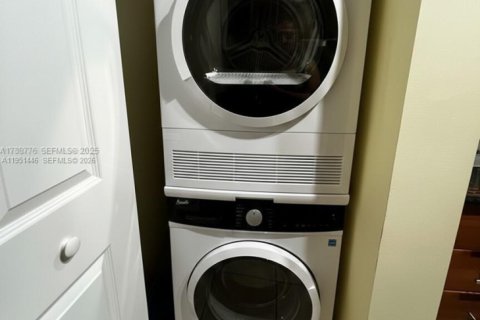 Condominio en venta en Miami, Florida, 1 dormitorio, 78.78 m2 № 2008539 - foto 14