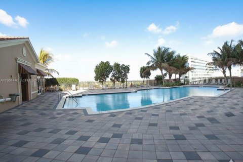 Condominio en venta en Miami, Florida, 1 dormitorio, 78.78 m2 № 2008539 - foto 19