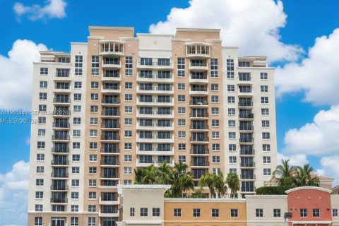Condominio en Miami, Florida, 1 dormitorio  № 2008539