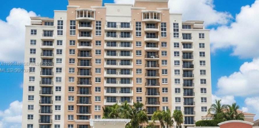 Condominio en Miami, Florida, 1 dormitorio  № 2008539