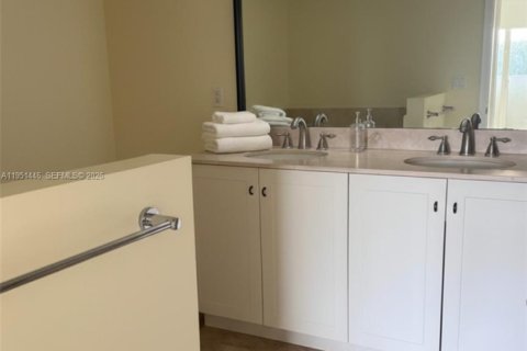 Condominio en venta en Miami, Florida, 1 dormitorio, 78.78 m2 № 2008539 - foto 12