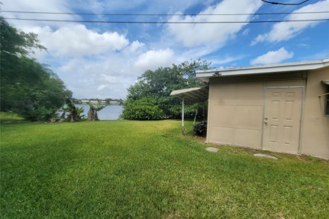 Снять в аренду виллу или дом в Форт-Лодердейл, Флорида 2 спальни, 120.96м2, № 1154383 - фото 1