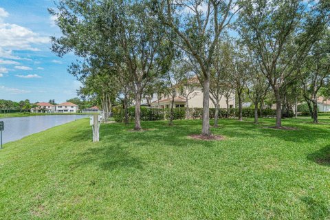 Casa en alquiler en Royal Palm Beach, Florida, 3 dormitorios, 308.16 m2 № 1182750 - foto 1