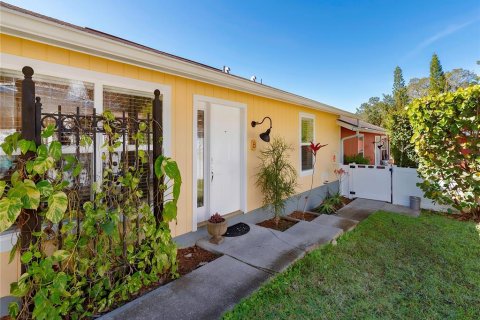 Villa ou maison à louer à Clearwater, Floride: 2 chambres, 102.19 m2 № 2419884 - photo 2