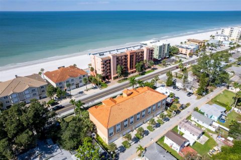 Townhouse in Indian Shores, Florida 3 bedrooms, 266.91 sq.m. № 2092157 - photo 4