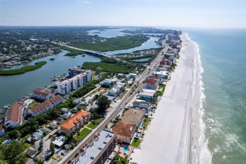 Townhouse in Indian Shores, Florida 3 bedrooms, 266.91 sq.m. № 2092157 - photo 7