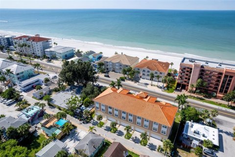 Townhouse in Indian Shores, Florida 3 bedrooms, 266.91 sq.m. № 2092157 - photo 2