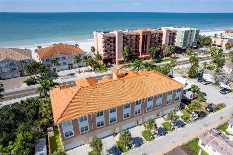 Townhouse in Indian Shores, Florida 3 bedrooms, 266.91 sq.m. № 2092157 - photo 5