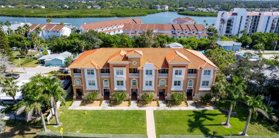 Townhouse in Indian Shores, Florida 3 bedrooms, 266.91 sq.m. № 2092157