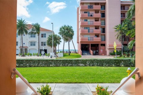 Townhouse in Indian Shores, Florida 3 bedrooms, 266.91 sq.m. № 2092157 - photo 10