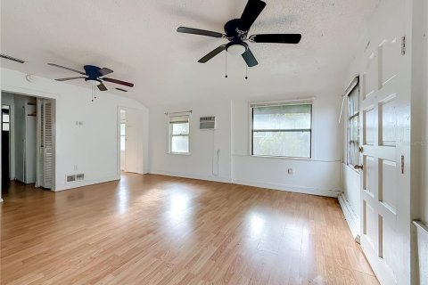 Casa en venta en Saint Petersburg, Florida, 1 dormitorio, 46.45 m2 № 2386253 - foto 4