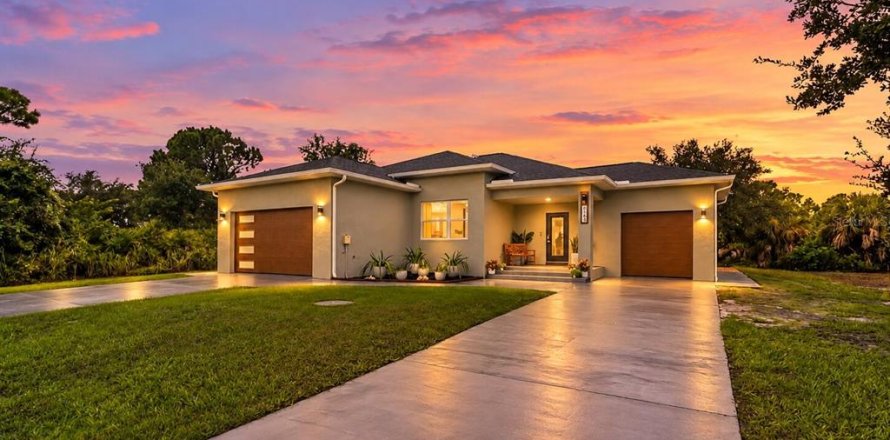 Casa en Port Charlotte, Florida 3 dormitorios, 145.76 m2 № 2414958