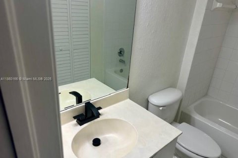 Condo in Homestead, Florida, 2 bedrooms  № 1891103 - photo 11