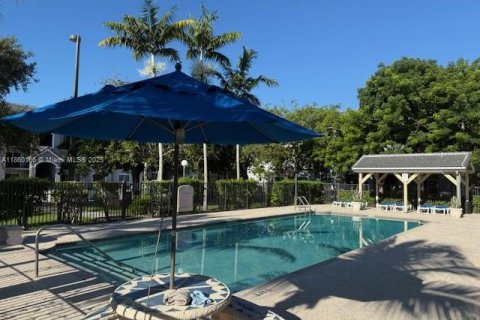 Condo in Homestead, Florida, 2 bedrooms  № 1891103 - photo 12