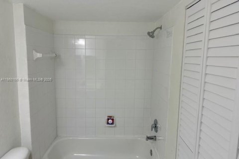 Condo in Homestead, Florida, 2 bedrooms  № 1891103 - photo 9