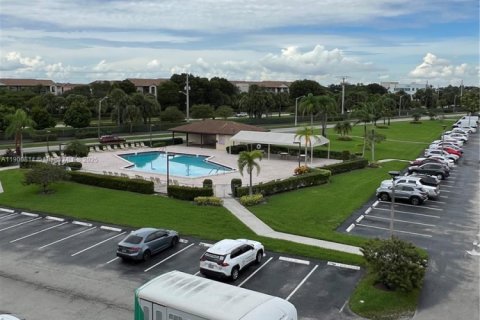 Condominio en alquiler en Pembroke Pines, Florida, 2 dormitorios, 88.54 m2 № 1951652 - foto 15