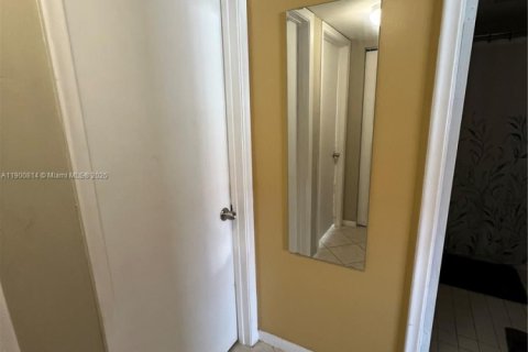 Condominio en alquiler en Pembroke Pines, Florida, 2 dormitorios, 88.54 m2 № 1951652 - foto 9
