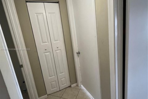 Condominio en alquiler en Pembroke Pines, Florida, 2 dormitorios, 88.54 m2 № 1951652 - foto 8
