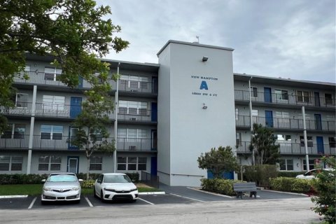 Condominio en alquiler en Pembroke Pines, Florida, 2 dormitorios, 88.54 m2 № 1951652 - foto 12