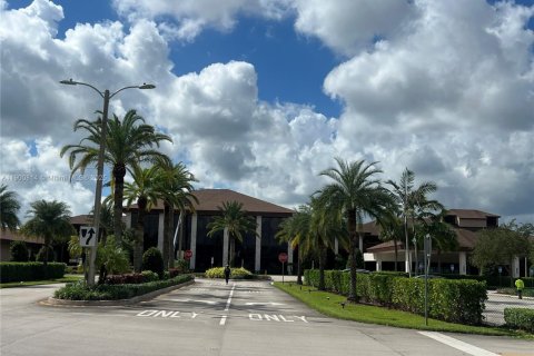 Condominio en alquiler en Pembroke Pines, Florida, 2 dormitorios, 88.54 m2 № 1951652 - foto 14