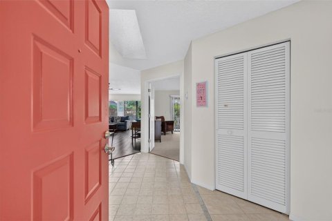 Villa ou maison à vendre à Sarasota, Floride: 2 chambres, 125.7 m2 № 2427102 - photo 10