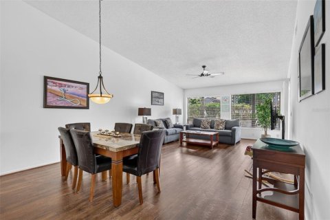 Villa ou maison à vendre à Sarasota, Floride: 2 chambres, 125.7 m2 № 2427102 - photo 20