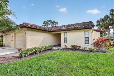 Villa ou maison à vendre à Sarasota, Floride: 2 chambres, 125.7 m2 № 2427102 - photo 2