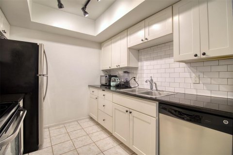 Купить кондоминиум в Клируотер, Флорида 6 комнат, 105.91м2, № 1910231 - фото 7