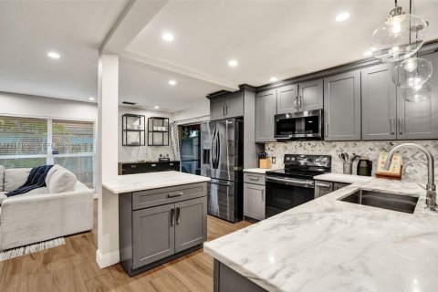 Villa ou maison à vendre à Sunrise, Floride: 4 chambres, 182.09 m2 № 2439363 - photo 17