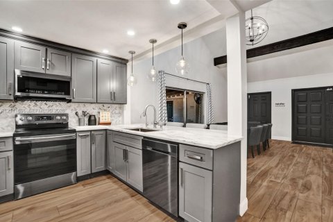 Villa ou maison à vendre à Sunrise, Floride: 4 chambres, 182.09 m2 № 2439363 - photo 16