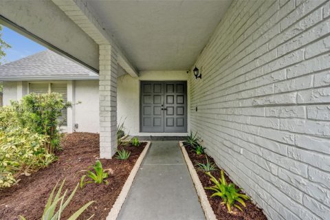 Villa ou maison à vendre à Sunrise, Floride: 4 chambres, 182.09 m2 № 2439363 - photo 2