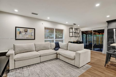 Villa ou maison à vendre à Sunrise, Floride: 4 chambres, 182.09 m2 № 2439363 - photo 6