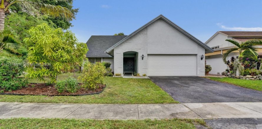 Villa ou maison à Sunrise, Floride 4 chambres, 182.09 m2 № 2439363