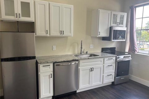 Apartamento en alquiler en DeLand, Florida, 1 habitación, 2477.89 m2 № 1899470 - foto 2