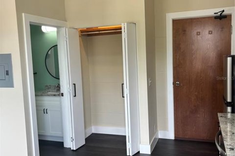 Apartamento en alquiler en DeLand, Florida, 1 habitación, 2477.89 m2 № 1899470 - foto 5