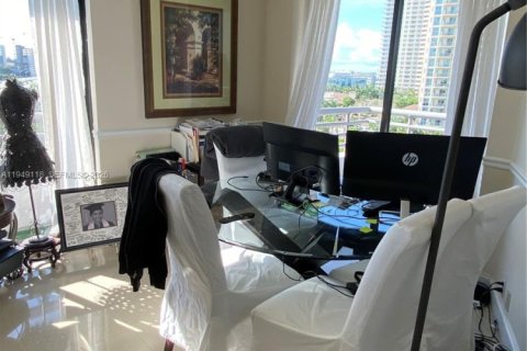 Снять в аренду кондоминиум в Авентура, Флорида 2 спальни, 120.96м2, № 2005496 - фото 24