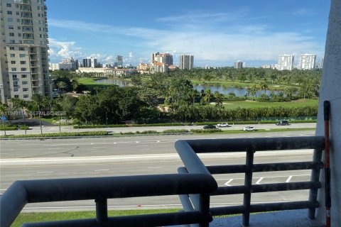 Снять в аренду кондоминиум в Авентура, Флорида 2 спальни, 120.96м2, № 2005496 - фото 10