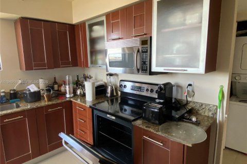 Снять в аренду кондоминиум в Авентура, Флорида 2 спальни, 120.96м2, № 2005496 - фото 17
