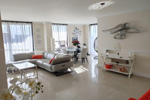 Снять в аренду кондоминиум в Авентура, Флорида 2 спальни, 120.96м2, № 2005496 - фото 28