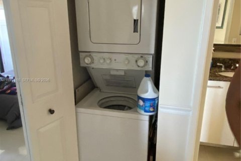 Снять в аренду кондоминиум в Авентура, Флорида 2 спальни, 120.96м2, № 2005496 - фото 16