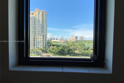 Снять в аренду кондоминиум в Авентура, Флорида 2 спальни, 120.96м2, № 2005496 - фото 20