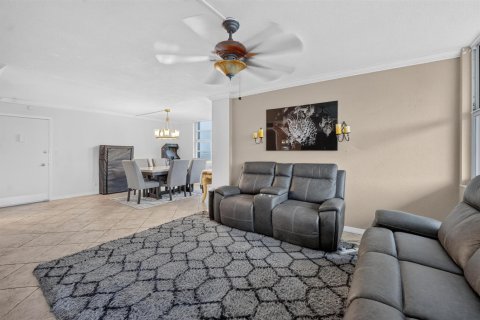 Condo in Pompano Beach, Florida, 2 bedrooms  № 2402330 - photo 22