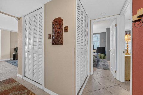 Condo in Pompano Beach, Florida, 2 bedrooms  № 2402330 - photo 27