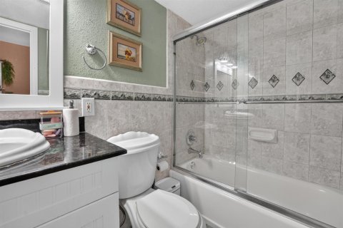 Condo in Pompano Beach, Florida, 2 bedrooms  № 2402330 - photo 26