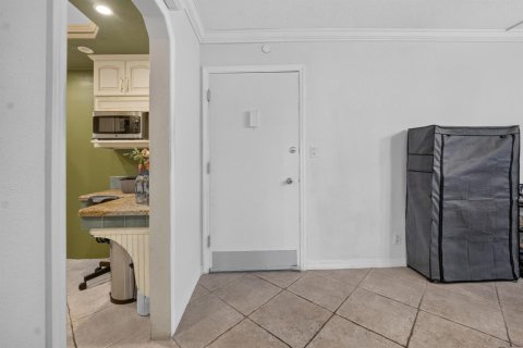 Condo in Pompano Beach, Florida, 2 bedrooms  № 2402330 - photo 4