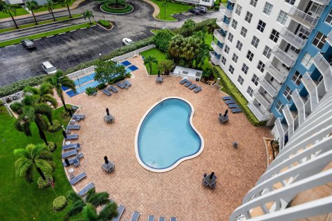 Condominio en Pompano Beach, Florida, 2 dormitorios  № 2402330